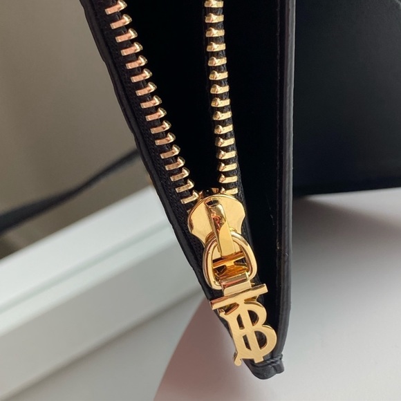 Authentic Burberry crossbody - Picture 10 of 15